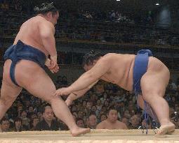 Kaio suffers fourth loss in sumo tourney